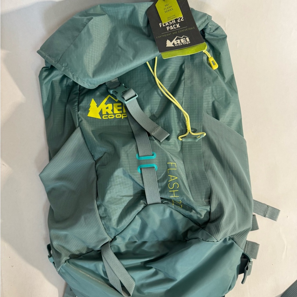 REI Co-op Flash 22 Pack in Blue and Green